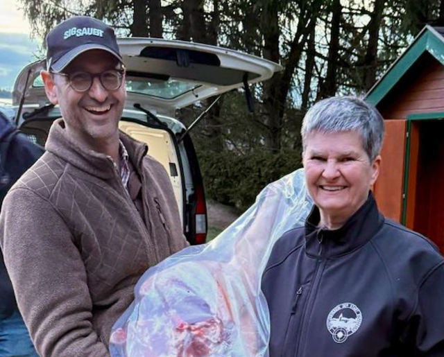 Martin Paynik mit Siegerin Brigitte Sodamin