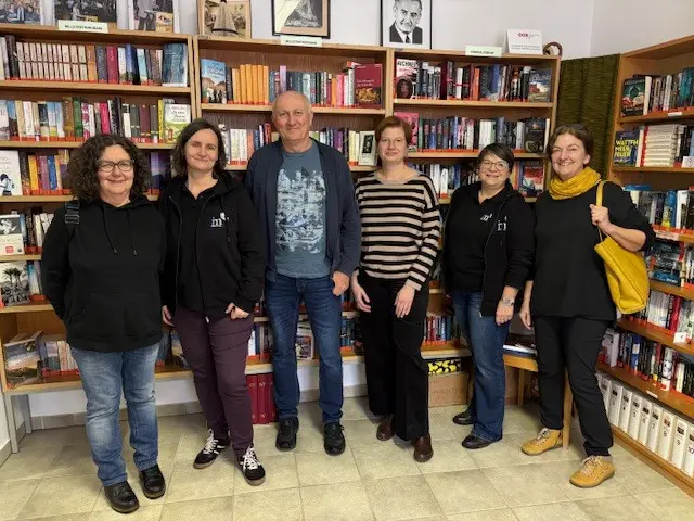 Das Team von „Wortezimmer“ auf Radio MORA: Christiane Schnalzer, Andrea Kerstinger, Alfred Liebmann, Amata Kainer, Andrea Karall und Margarethe Patzelt. | Foto: Alfred Liebmann
