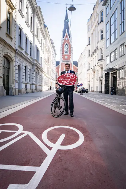 "Radfahren ist gesunde Bewegung an der frischen Luft und lässt sich leicht in den Alltag
integrieren", sagt Mobilitätsminister Peter Hanke. | Foto: BMIMI