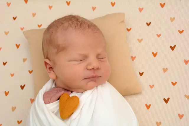 Name: Tobias
Geburtsdatum: 25.02.2026
Gewicht: 4.020 g
Größe: 54.0 cm
Eltern: Silvia Strajhar und Manuel Stockbauer aus Trofaiach | Foto: Babysmile