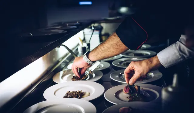  In der aktuellen Auswahl des Michelin Guide 2026 finden sich acht burgenländische Betriebe, | Foto: Fabrizio Magoni / Unsplash (Symbolbild)