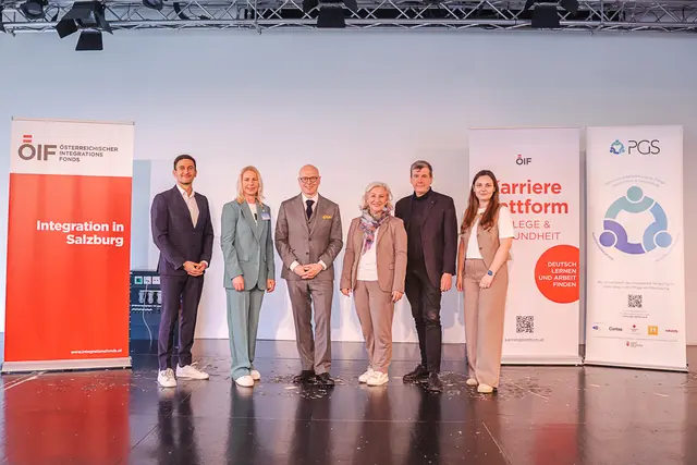 In der TriBühne Lehen fand die Karriereplattform des Österreichischen Integrationsfonds (ÖIF) in Salzburg zum Schwerpunkt Gesundheits- und Pflegeberufe statt. 
 | Foto: ÖIF/Soldatenko