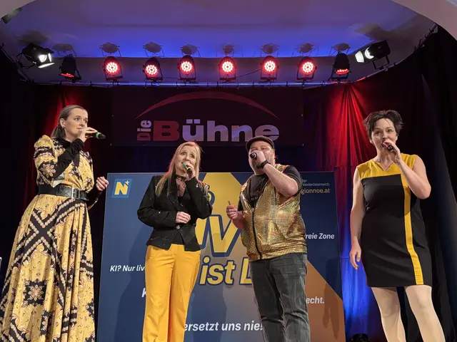 Die elfte Performance des Abends auf der Bühne in Purkersdorf: Gustav klingt mit ihrem "Schlaflied"  | Foto: Lauren Fahrenberger / MeinBezirk