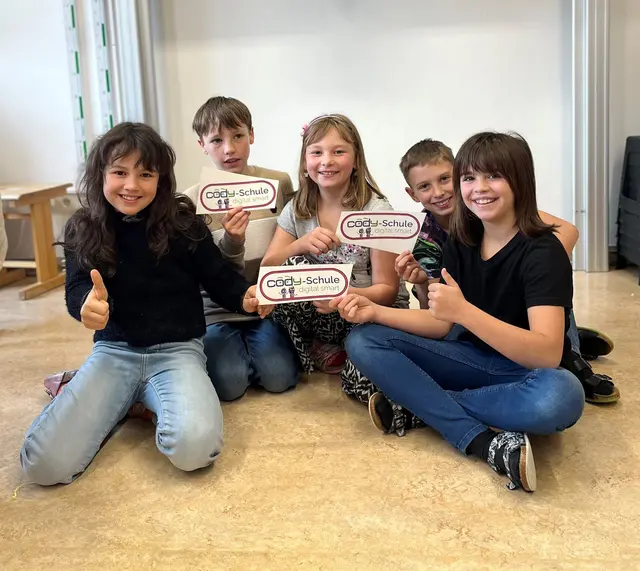 Freude über die Auszeichnung: Die Volksschule Groß Gerungs wurde mit dem Cody21-Gütesiegel geehrt. | Foto: Volksschule Groß Gerungs