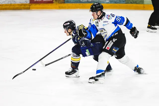 Die Zeller Eisbären holten sich den dritten Sieg gegen die Wipptal Broncos. | Foto: EKZ / Johannes Radlwimmer