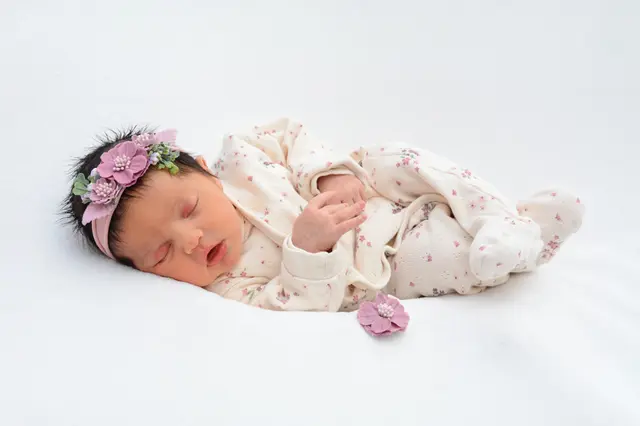 Name: Sofia
Geburtsdatum: 07.02.2026
Gewicht: 3.030 g
Größe: 50 cm
Eltern: Roxana Tintas und Julian Marchioni aus Zeltweg | Foto: Babysmile