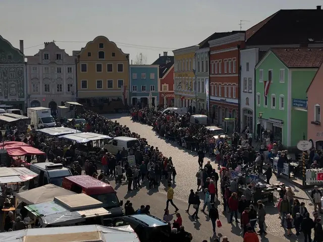 Beim Pferdemarkt in Obernberg werden auch Osterartikel verkauft.