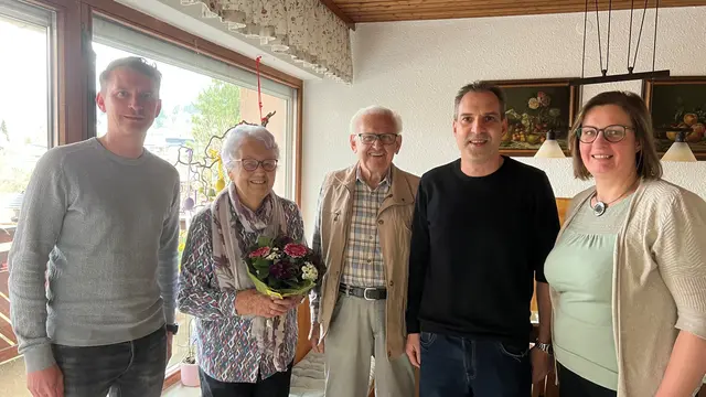 Peter Sperl, Jubilare Anna Maria Koupilek und Wilhelm Koupilek, Thomas Schweiger und Genoveva Scheibenreiter | Foto: Stadtgemeinde Hainfeld