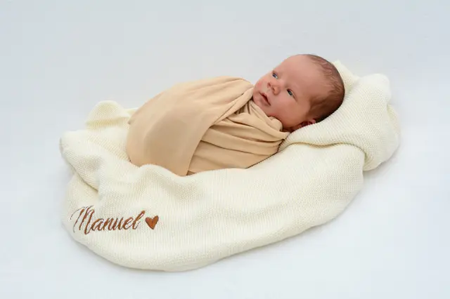 Name: Manuel
Geburtsdatum: 21.02.2026
Gewicht: 3.920 g
Größe: 57 cm
Eltern: Aline Pogutter und Manuel Sonnleitner aus Judenburg | Foto: Babysmile
