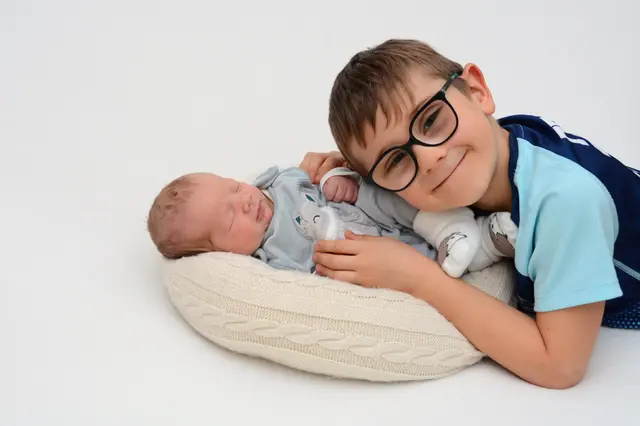 Name: Theo mit Bruder Raphael
Geburtsdatum: 03.03.2026
Gewicht: 3.660 g
Größe: 54.0 cm
Eltern: Jasmin Findenig und Marcel Gollner aus St. Marein bei Knittelfeld | Foto: Babysmile