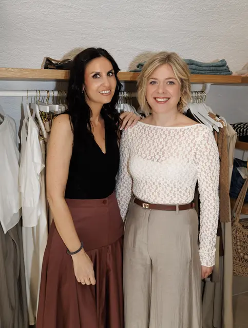 Stefanie Öhlschuster und Katharina Lettner in ihrem Geschäft in Haag am Hausruck. | Foto: Sabina Sakiri