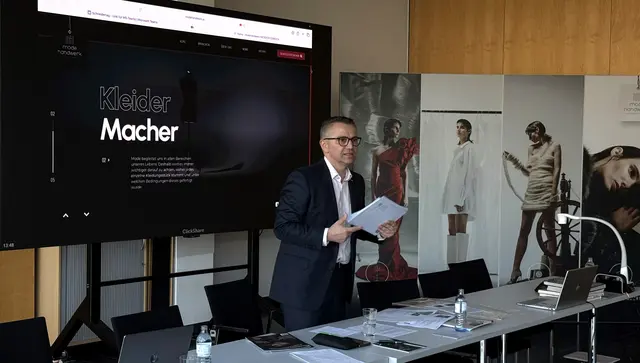 Landesinnungsmeister Andreas Anibas informierte beim SchneiderInnen-Tag in der WKNÖ über zahlreiche Aktivitäten der Branche für 2026.
 | Foto: modehandwerk NÖ