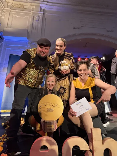 Die glücklichen Gewinnerinnen und Gewinner | Foto: Lauren Fahrenberger / MeinBezirk