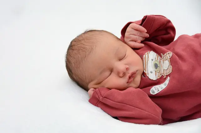 Name: Emma
Geburtsdatum: 20.02.2026
Gewicht: 2.850 g
Größe: 47 cm
Eltern: Sarah und Peter Pichler aus Bruck an der Mur | Foto: Babysmile