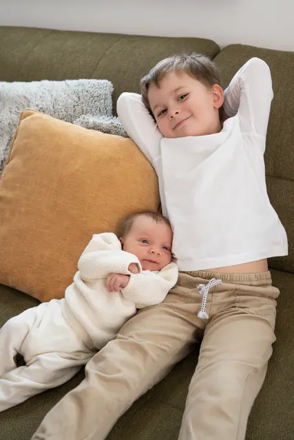 Name: Lorenz mit Bruder Paul
Geburtsdatum: 12.02.2026
Gewicht: 3.530 g
Größe: 50 cm
Eltern: Stefanie Moisi und Harald Wartbichler aus Gausendorf bei Trofaiach | Foto: Stefanie Moisi