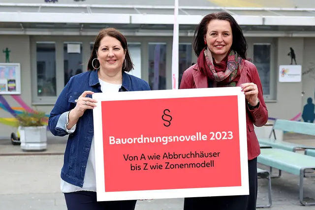 Wohnbaustadträtin und Vizebürgermeisterin Kathrin Gaál (SPÖ) mit Neos Wien-Sprecherin für Stadtentwicklung, Selma Arapović. | Foto: PID