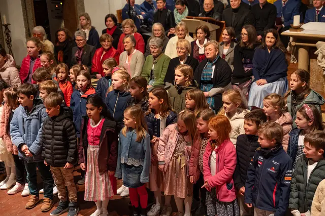 Mit großer Begeisterung eröffnete der Kinderchor der Volksschule Kuchl den Konzertabend. | Foto: Stefan Vötter