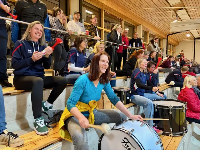 Schwerstarbeit auch für die Fans auf der Tribüne | Foto: Gaube