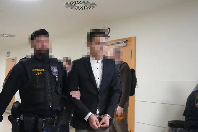 Neun jugendliche Angeklagte mussten sich am Mittwoch vor Gericht verantworten. Die Vorwürfe reichen von leichter Körperverletzung bis hin zu versuchtem Mord.  | Foto: Ronja Reidinger/MeinBezirk