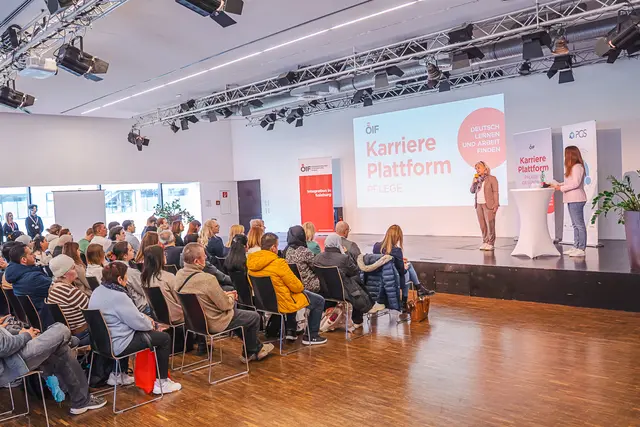 In der TriBühne Lehen fand die Karriereplattform des Österreichischen Integrationsfonds (ÖIF) in Salzburg zum Schwerpunkt Gesundheits- und Pflegeberufe statt. 
 | Foto: ÖIF/Soldatenko
