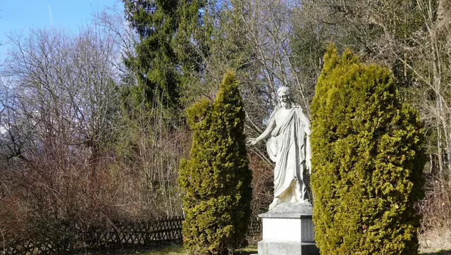 Jesu-Statue bei der Auffahrt zum Schulgelände St. Rupert. | Foto: MeinBezirk Pongau