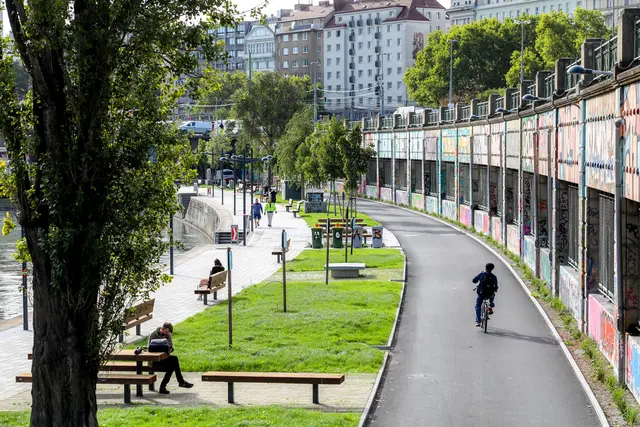 Bis Sommer soll das Donaukanalufer im Zuge des Projekts "Doka wird wow" hübscher, sicherer und grüner werden. | Foto: Stadt Wien/Christian Fürthner