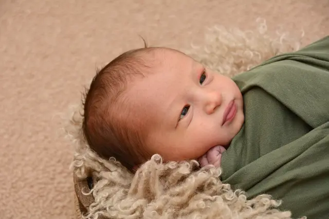 Name: Noah
Geburtsdatum: 12.02.2026
Gewicht: 3.190 g
Größe: 49 cm
Eltern: Manuela und Daniel Sommer aus Traboch | Foto: Babysmile