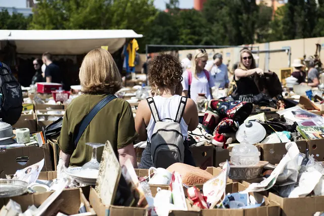 Getauscht werden unter anderem gut erhaltene saisonale Frühjahrs-und Sommerbekleidung, tragbare saisonale Schuhe, Schals, und Taschen. | Foto: ito103/smarterpix