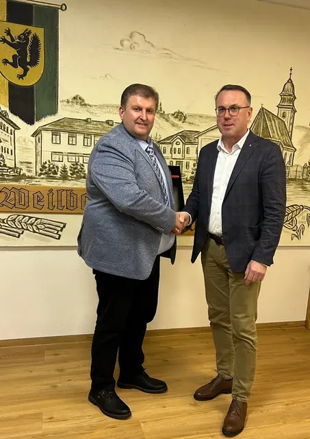 Neo-Bürgermeister Alois Tischler und Bezirksparteiobmann Landtagsabgeordneter Günther Lengauer. | Foto: ÖVP Weilbach