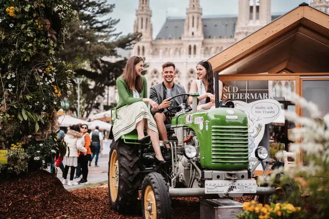 Traktor, Klapotetz und ganz viel steirische Gastfreundlichkeit gibt's beim 27. Steiermark-Frühling in Wien. | Foto: STG/Michaela Lorber