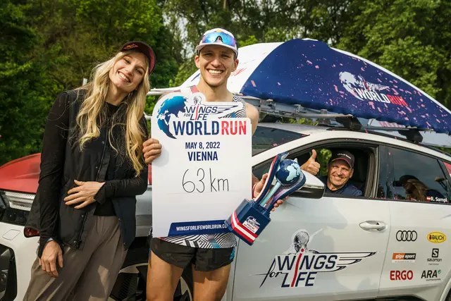 Der Brite Tom Evans nahm beim Flagship Run in Wien teil und freute sich über den Österreichischen Gesamtsieg. Anna Gasser freute sich mit ihm. | Foto: Wings for life world run