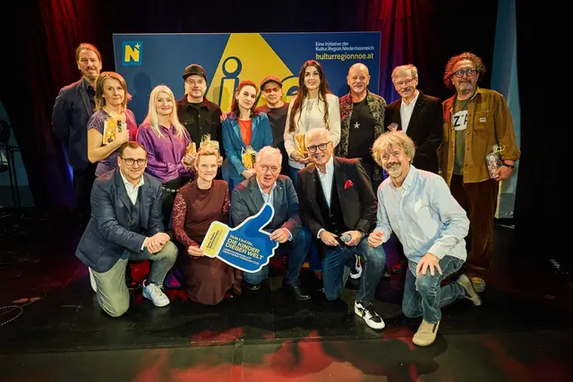 Die fachkundige Jury bestehend aus: Musikmanager Charlie Bader, Sängerin und Vocalcoach Monika Ballwein, Musiker Erich Buchebner, Sängerin Birgit Denk, Gitarrist Tom Eder (Melissa Naschenweng, Astrid Wirtenberger), Volkskultur Niederösterreich-Geschäftsführer Harald Froschauer, Mario Kern von der Kultur.Region.NÖ, Sänger und Mehrfach-Song-Contest-Teilnehmer Gary Lux, Liedermacher Peter Meissner, Musik und Kunst-Schulen Management-Geschäftsführerin Tamara Ofenauer-Haas, Veronika Schicho von den Schick Sisters, Liedermacher Jimmy Schlager und Astrid Wirtenberger (Ex-„Seer“). | Foto: Franz Gleiß