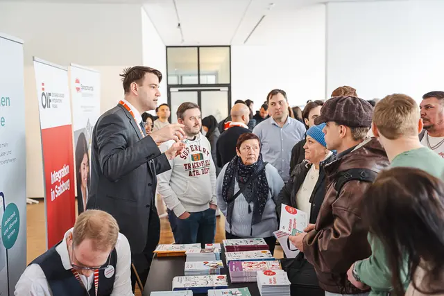 In der TriBühne Lehen fand die Karriereplattform des Österreichischen Integrationsfonds (ÖIF) in Salzburg zum Schwerpunkt Gesundheits- und Pflegeberufe statt. 
 | Foto: ÖIF/Soldatenko