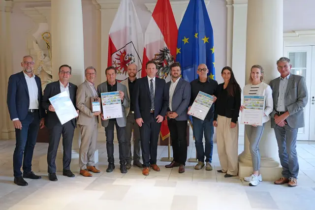 Die PeisträgerInnen des VCÖ-Mobilitätspreis 2025.  | Foto: Land Tirol/Reiter