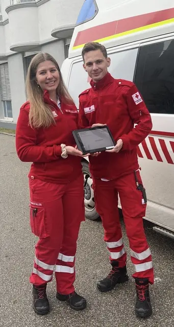 Die Rettungssanitäter im Bezirk Grieskirchen sind seit Ende letzten Jahres mit Tablets ausgestattet.  | Foto: ÖRK, Grieskirchen
