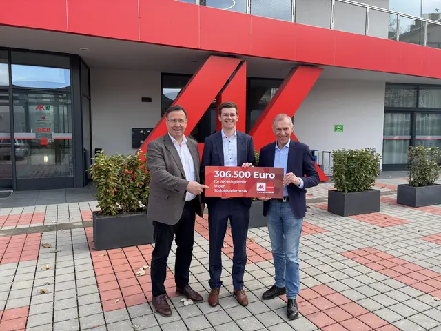 Direktor Johann Scheuch, AK-Außenstellenleiter Michael Kreimer und AK-Präsident Josef Pesserl (v. l.) | Foto: MeinBezirk