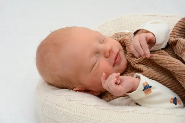 Name: Jakob
Geburtsdatum: 19.02.2026
Gewicht: 2.990 g
Größe: 55 cm
Eltern: Lisa und Harald Perner aus Oberwölz | Foto: Babysmile