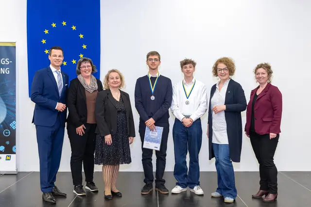 v.li.n.re.: Bildungsdirektor Karl Fritthum, Astrid Uibel-Zellhofer (BHAK|BHAS Krems), Landeskoordinatorin für Begabungsförderung Angelika Gausterer-Wöhrer, Moritz Böhm, Lorenz Hartl, Bildungs-Landesrätin Christiane Teschl-Hofmeister, Ulrike Redl (HLT Krems) | Foto: BD NÖ | Pistracher