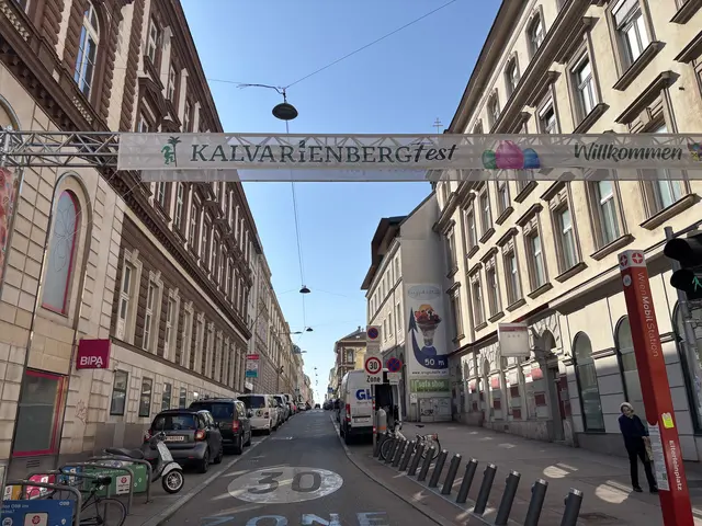 Für das diesjährige Fest wird die Kalvarienberggasse nicht gesperrt und ist für Autos weiterhin befahrbar. Die Feierlichkeiten finden am Sankt-Bartholomäus-Platz statt.  | Foto: Lukas Ipirotis/MeinBezirk