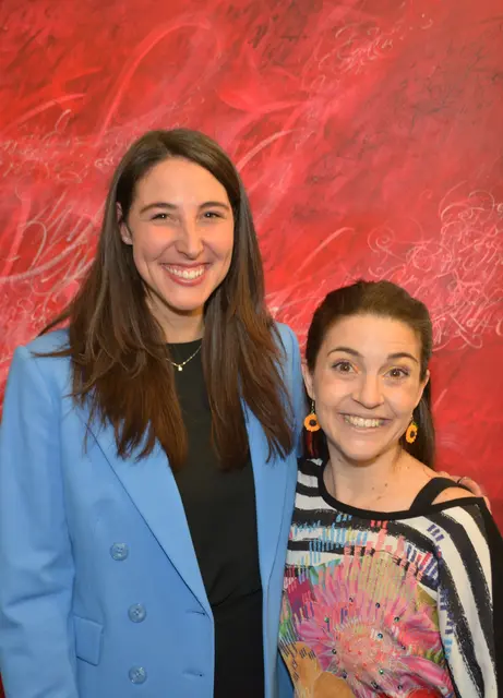 EU-Parlamentarierin Sophia Kircher mit Sängerin Nadine Beiler, die den Abend mit ihrem Auftritt bereicherte. | Foto: RC Innsbruck Goldenes Dachl