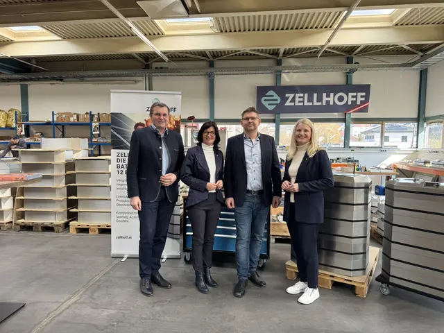 Die Zellhoff GmbH legt großen Wert auf „Made in Austria“. Die Landespolitiker wünschten dem jungen Unternehmen alles Gute. (vlnr.: LAbg. Georg Ecker, KO Margit Angerlehner, GF Hubert Pamminger, LAbg. Gertraud Scheiblberger) | Foto: OÖVP / Gierlinger