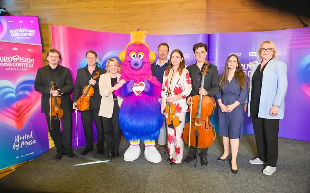 ORF-Programmdirektorin Stefanie Groiss-Horowitz, ESC-Executive-Producer Michael Krön, Maskottchen Auri, Dorothee Freiberger, Angelika Möser. | Foto: ORF/Thomas Ramstorfer