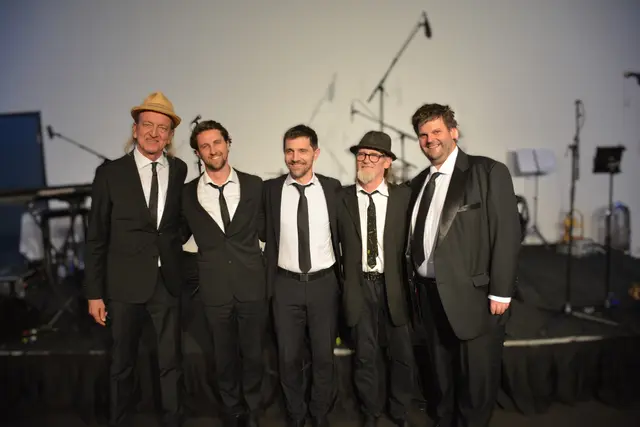 Sorgten für die musikalischen Highlights bei der Rotary Music Night 2026 (v.l.): Markus Linder, Christoph Kuntner, Wolfi Kurz, „Haifisch“ sowie Simon Cede.
 | Foto: RC Innsbruck Goldenes Dachl