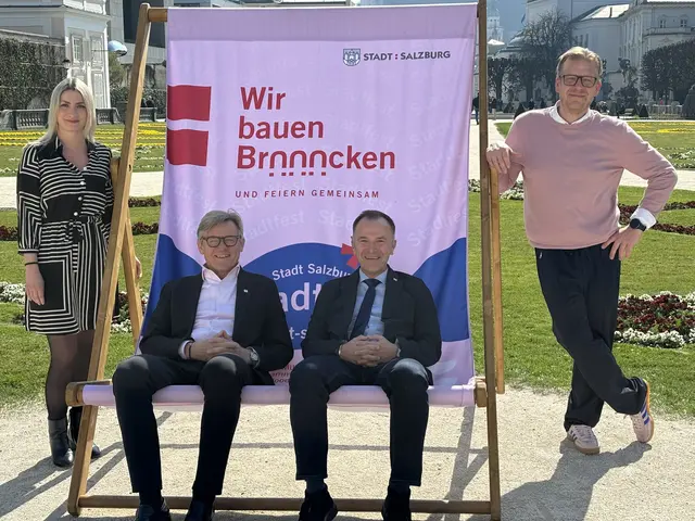 Drei Tage lang verwandeln sich die Plätze, Gassen und Brücken in der Stadt Salzburg in eine bunte Bühne für Begegnung, Musik, Kultur, Sport und gemeinsames Feiern. Im Bild: Lisa Stoff, Magistratsdirektor Max Tischler, Bürgermeister Bernhard Auinger und Jochen Höfferer 
 | Foto: Lisa Gold