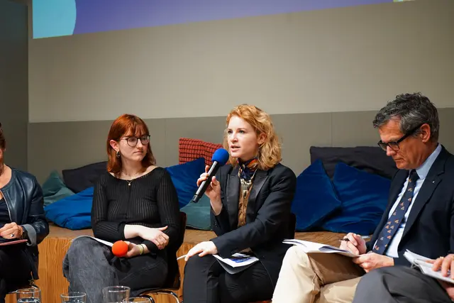Im Rahmen einer Podiumsdiskussion thematisierte die ÖH die Situation arbeitender Studierender. Mit dabei: Wissenschaftsministerin Eva-Maria Holzleitner (SPÖ) | Foto: ÖH