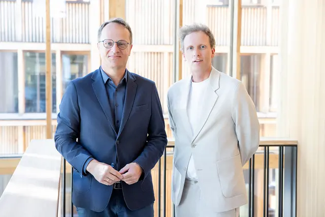 Markus Hengstschläger mit Christoph Brunner (Lech Zürs Tourismus). | Foto: Lech Zürs Tourismus_Florian Lechner