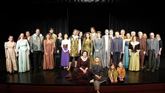 Das Ensemble der Theatergruppe Zwettl spielt zum 50. Geburtstag des Vereines das anspruchsvolle Stück "Jedermann". | Foto: Franz Fichtinger