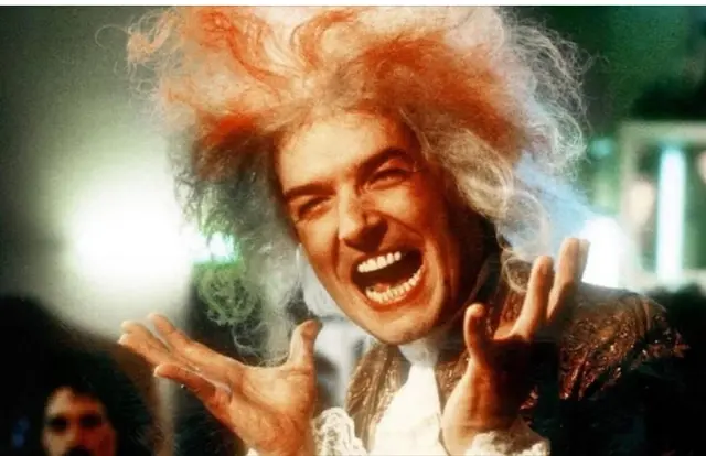 Falco wollte sich die Mozart-Perücke für sein Video am Anfang nicht aufsetzen.  | Foto: Rudi Dolezal