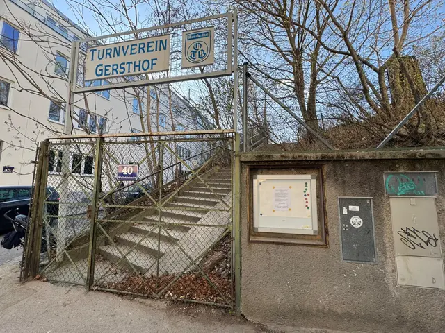 In der Wallrißstraße 40 soll die neue Halle entstehen - zum Ärger der Anrainerinnen und Anrainer.  | Foto: Lukas Ipirotis/MeinBezirk