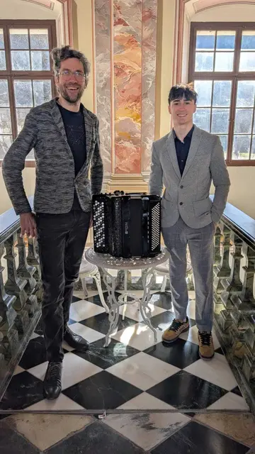 Samuel Nowak mit Harmonika-Lehrer Stefan Kollmann. Samuel wird die Musikschule Südkärnten auch beim Bundeswettbewerb in Eisenstadt vertreten. | Foto: Musikschule Südkärnten